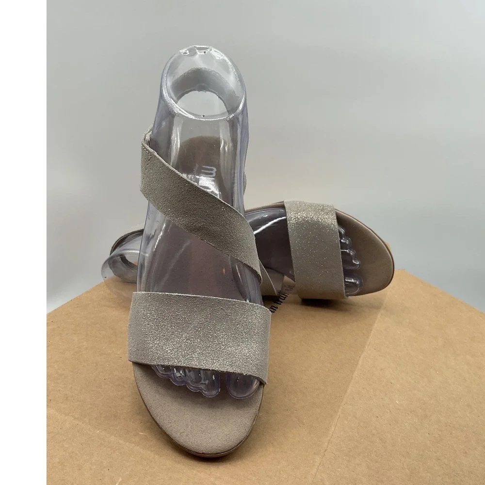 Munro Lucia Silver Metallic Leather Block Heel Sandals M472461 Womens 6M